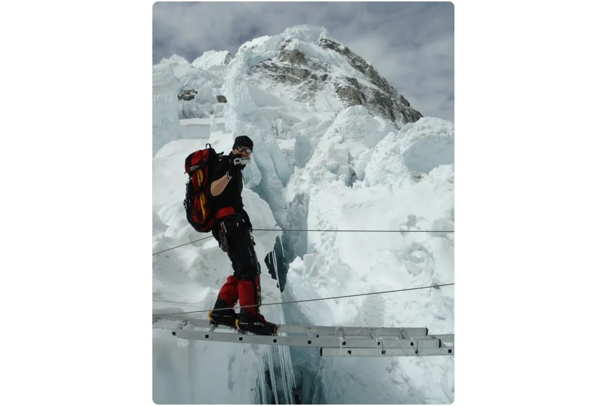 Výstup na Mt. Everest je velmi náročný.